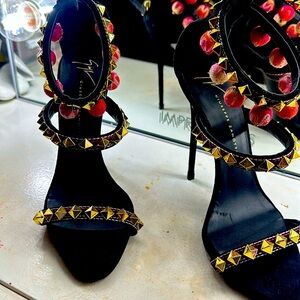 Almost new! Beautiful and sexy!